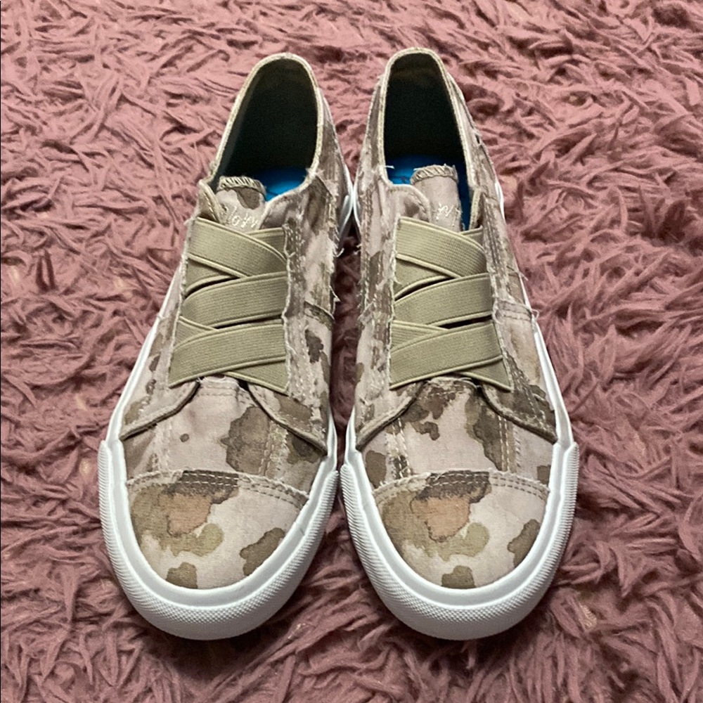 NWOT Blowfish Camouflage Slip-On Sneakers